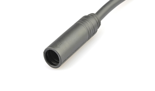 Female cable connector